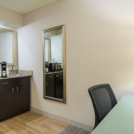 Holiday Inn Express Hotel & Suites Kendall East-Miami By Ihg Екстер'єр фото