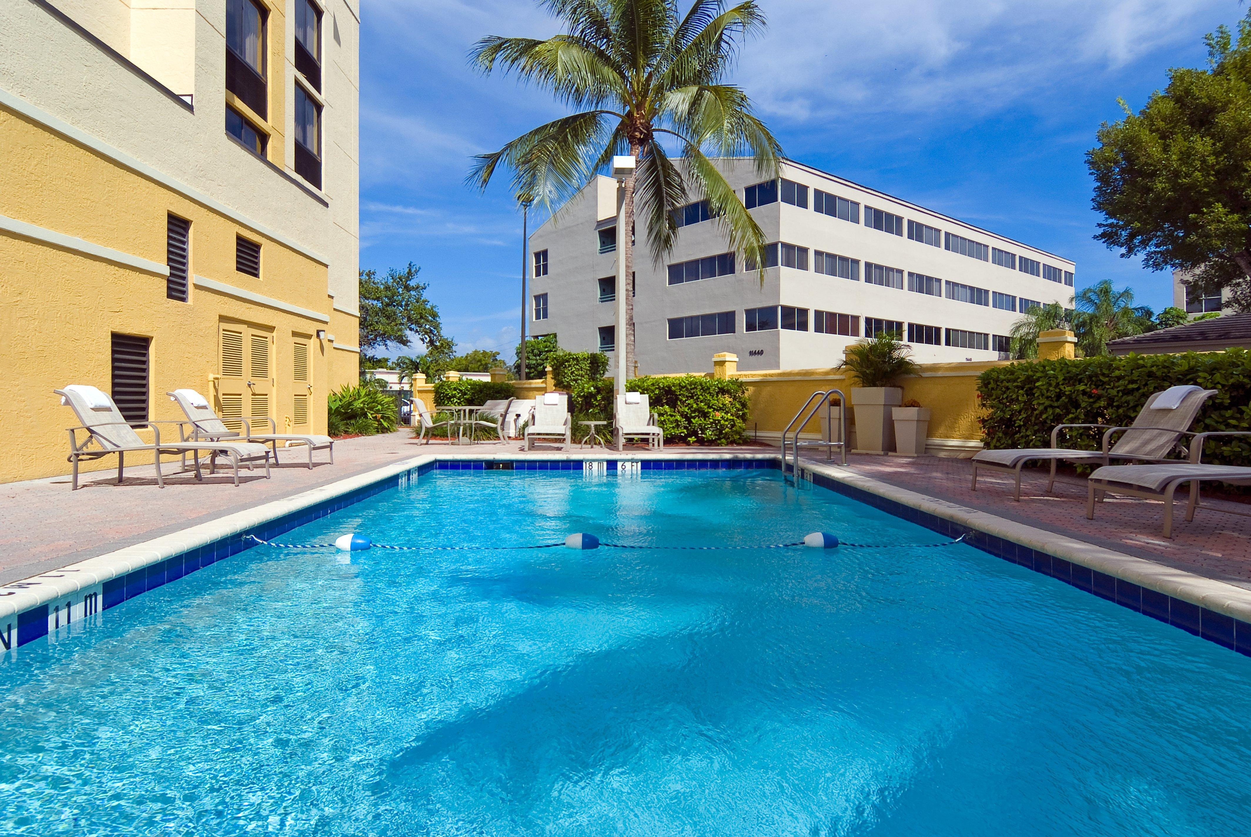 Holiday Inn Express Hotel & Suites Kendall East-Miami By Ihg Екстер'єр фото
