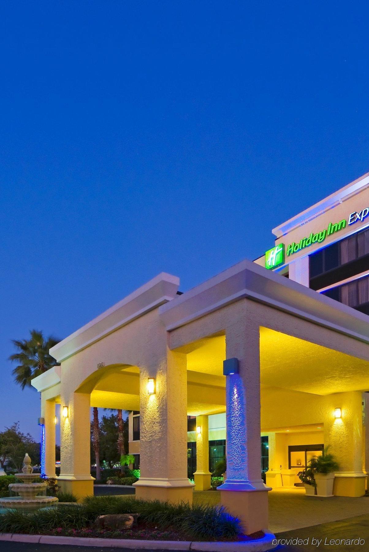 Holiday Inn Express Hotel & Suites Kendall East-Miami By Ihg Екстер'єр фото